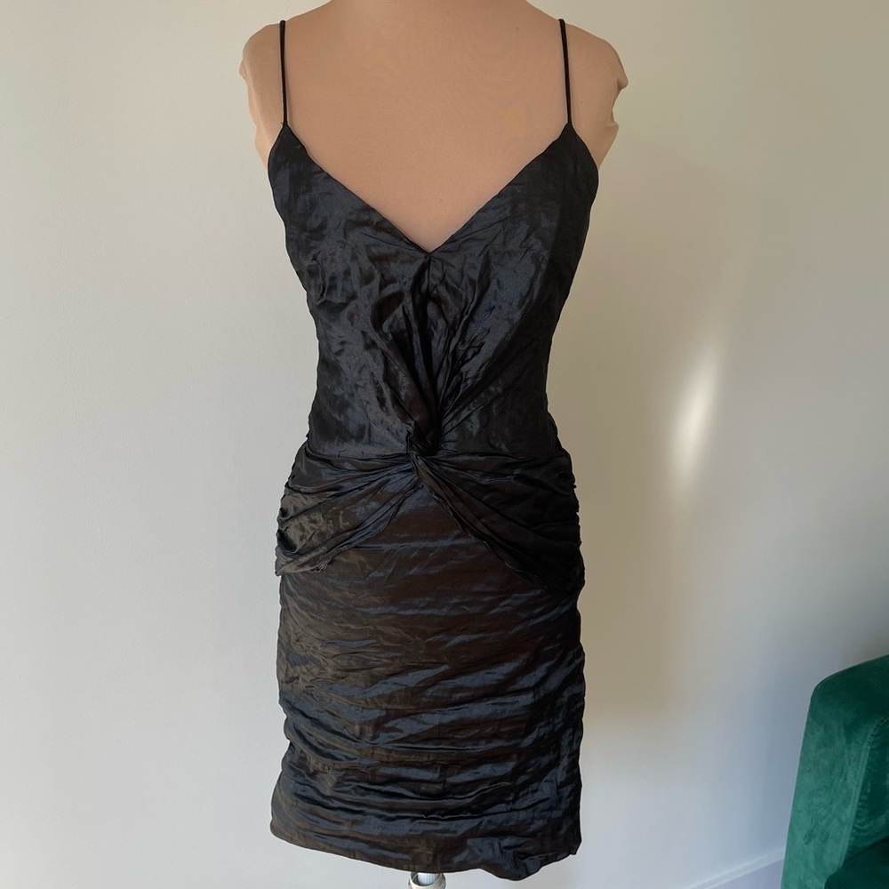 Nicole Miller Black Techno Metal V-Neck Twist Front Ruched Cocktail Dress EUC 4